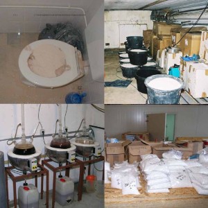Links boven: 12 KG Cocaïne in toiletpot • Rechts boven: 170 KG MDMA • Links onder: Amfetaminelab • Rechts onder: MDMA pillen